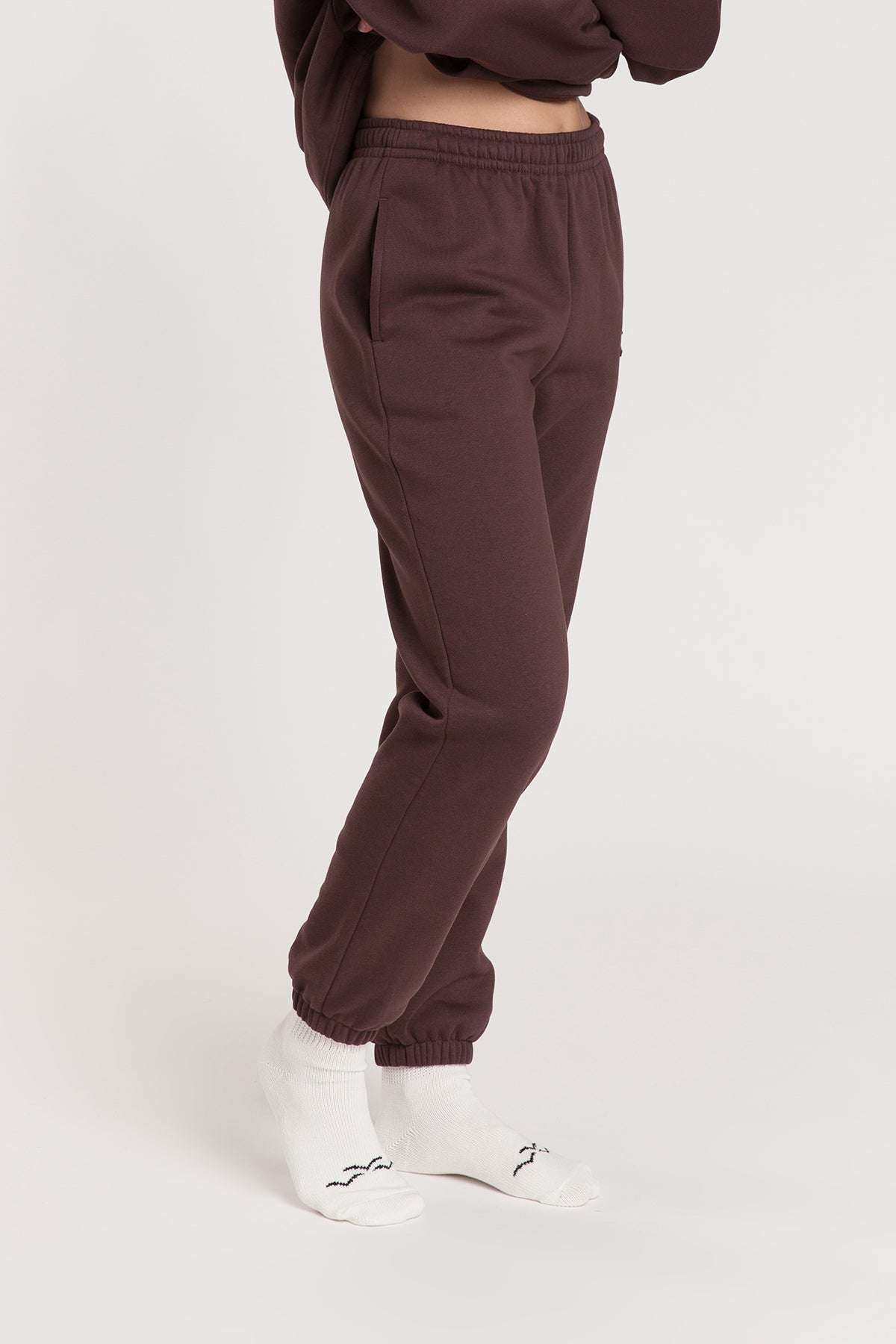 Nova premium fleece relaxed jogger in espresso