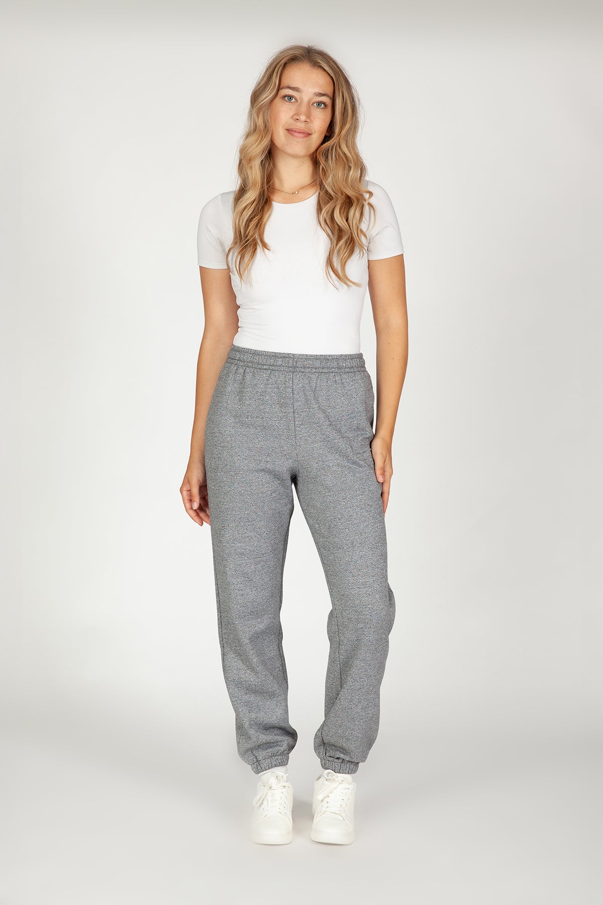 Women premium fleece relaxed joggers in granite