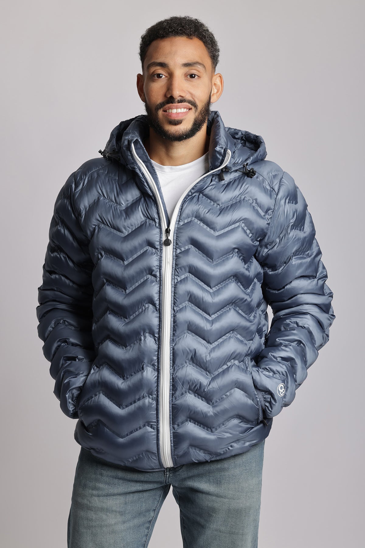 Men's packable puffer jacket in metallic cobalt