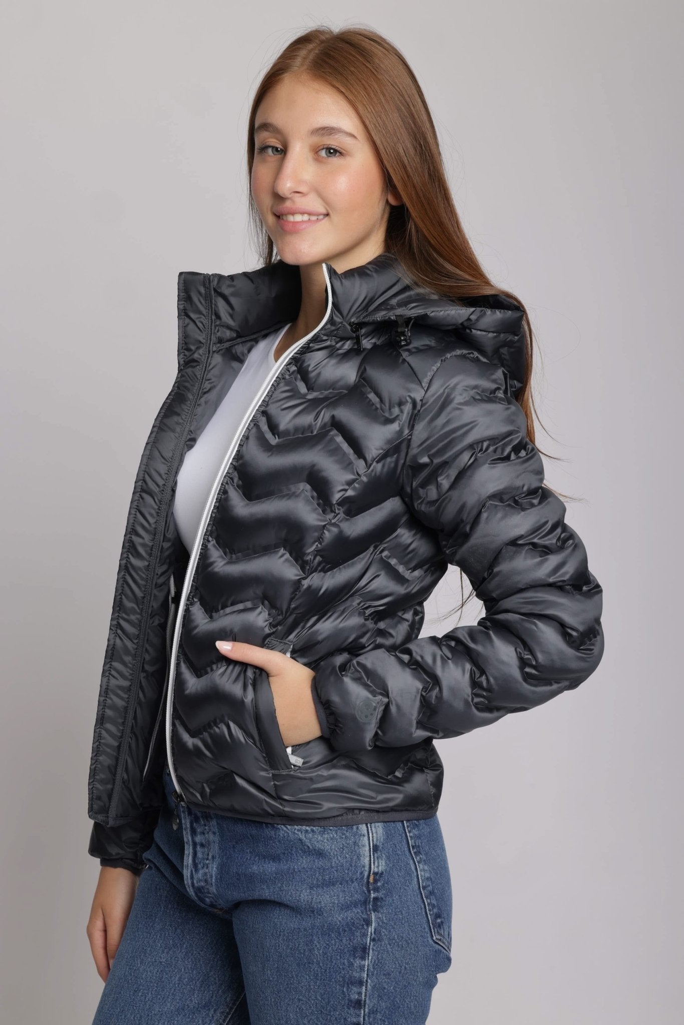 Women's packable puffer jacket in anthracite - Lazypants