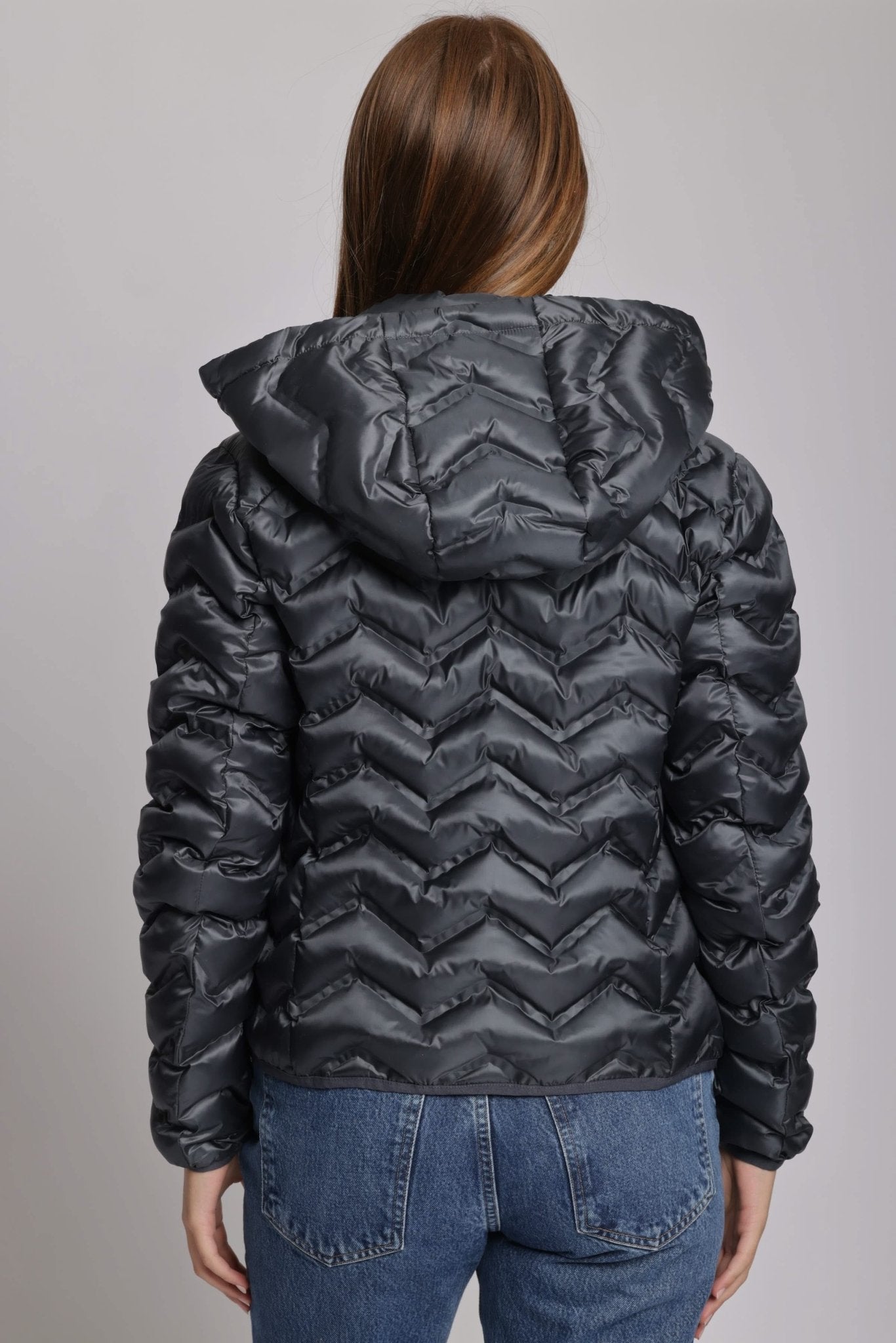 Women's packable puffer jacket in anthracite - Lazypants