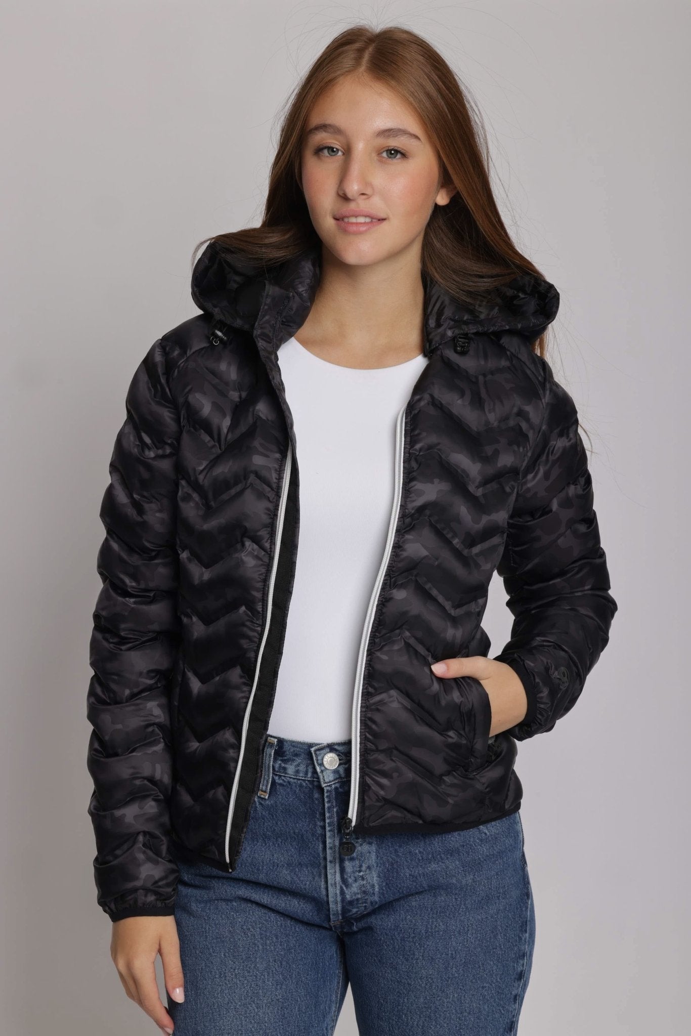 Women's packable puffer jacket in black camo - Lazypants