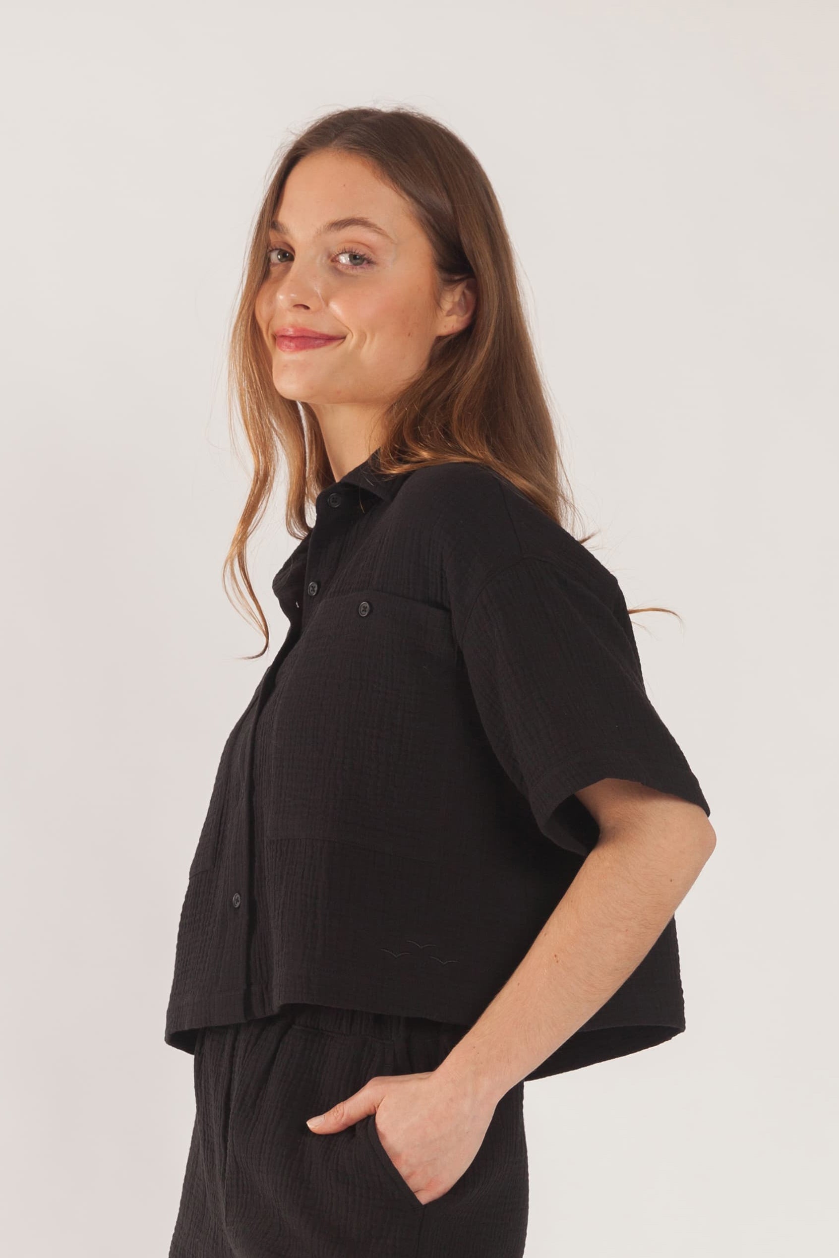 Tori cotton gauze cropped shirt in black