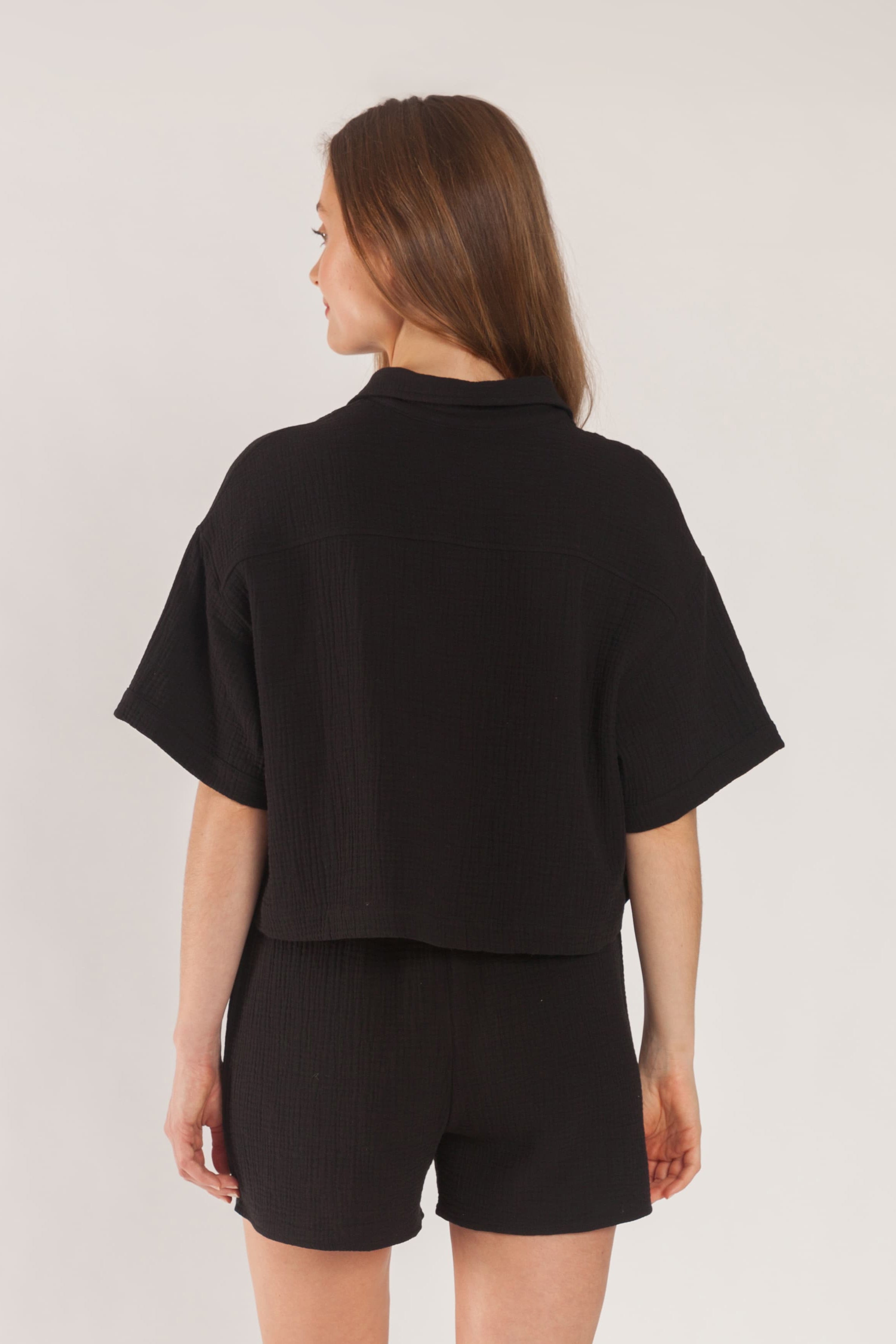 Tori cotton gauze cropped shirt in black