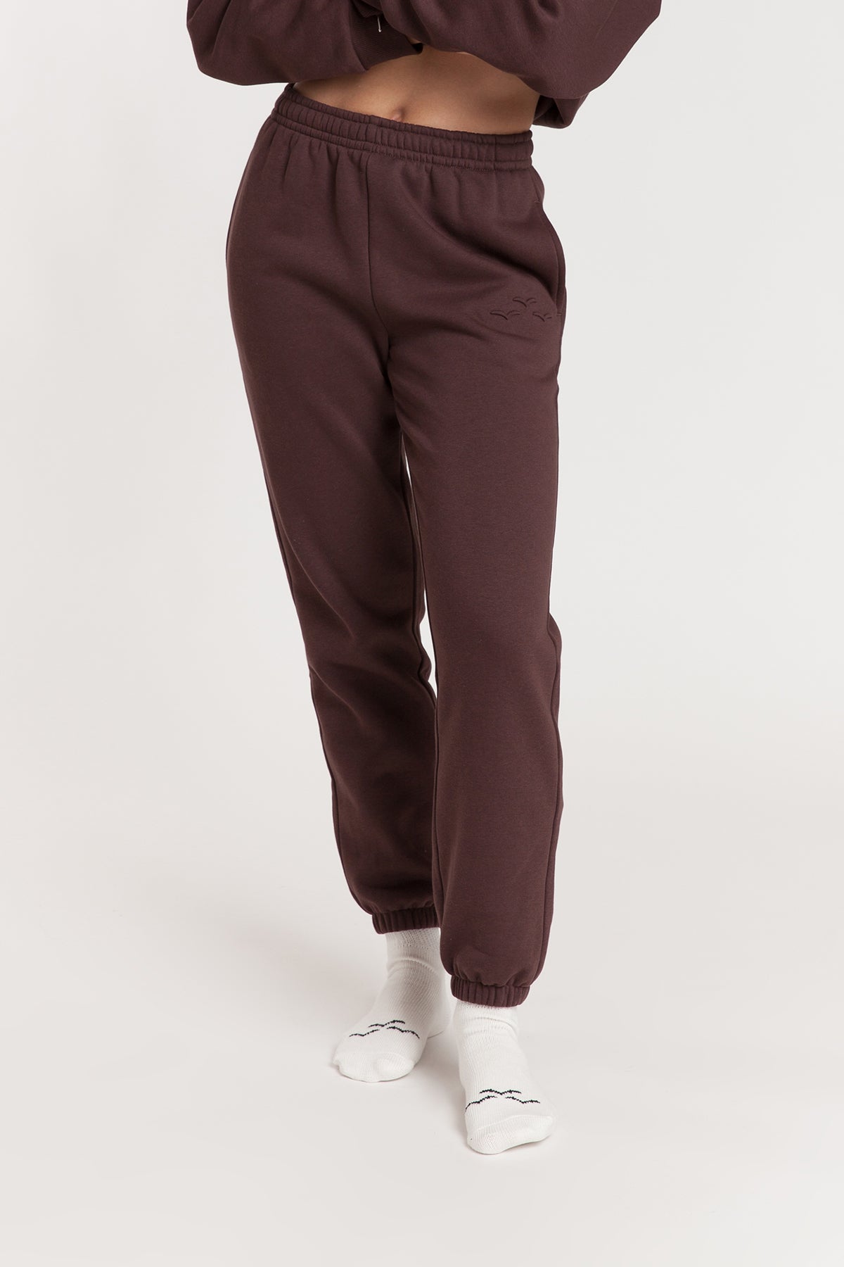 Nova premium fleece relaxed jogger in espresso