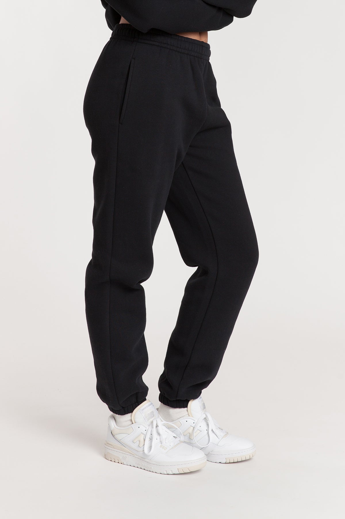 Nova premium fleece relaxed jogger in black
