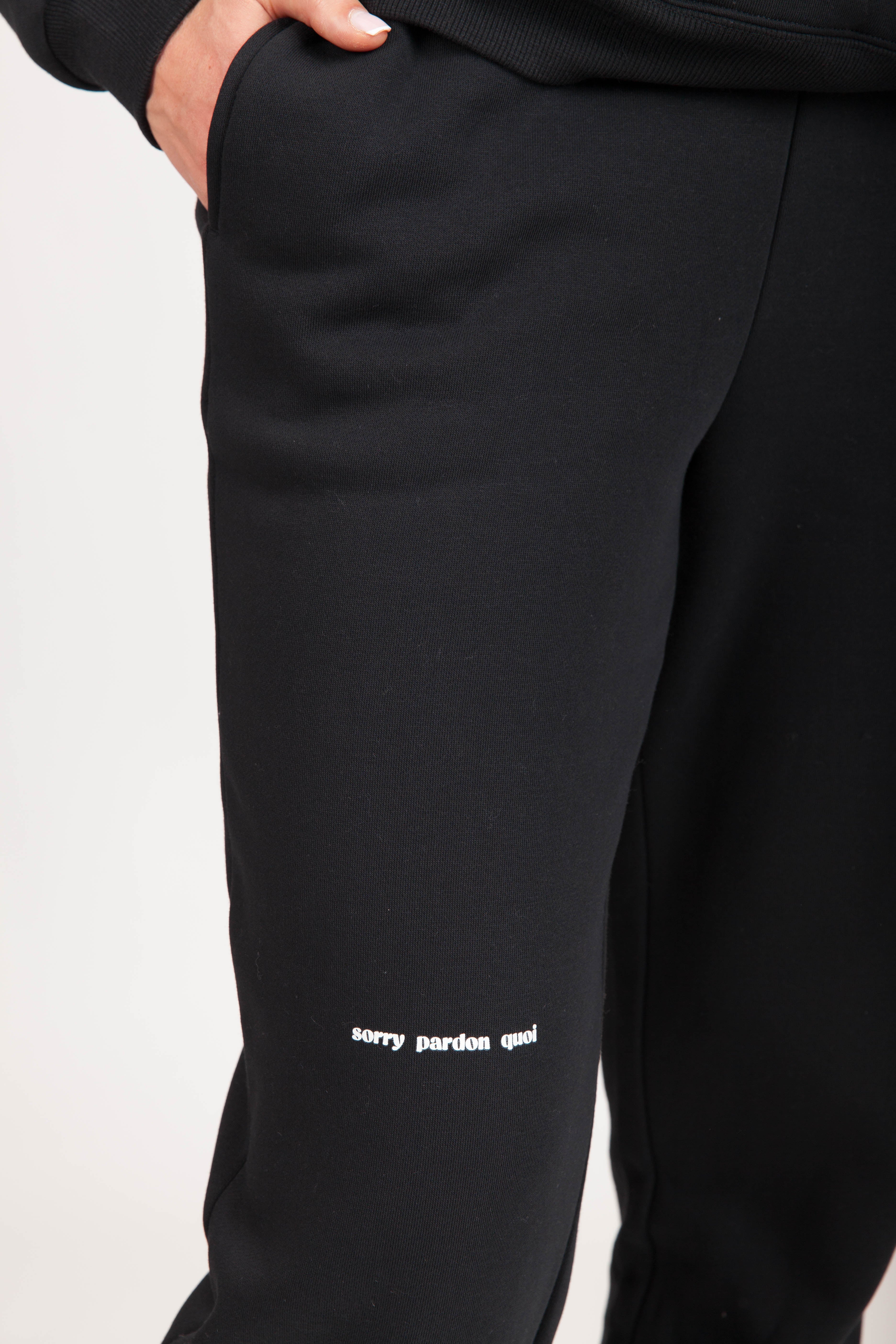 WOMEN'S "SORRY PARDON QUOI" TRACKSUIT IN BLACK - Lazypants