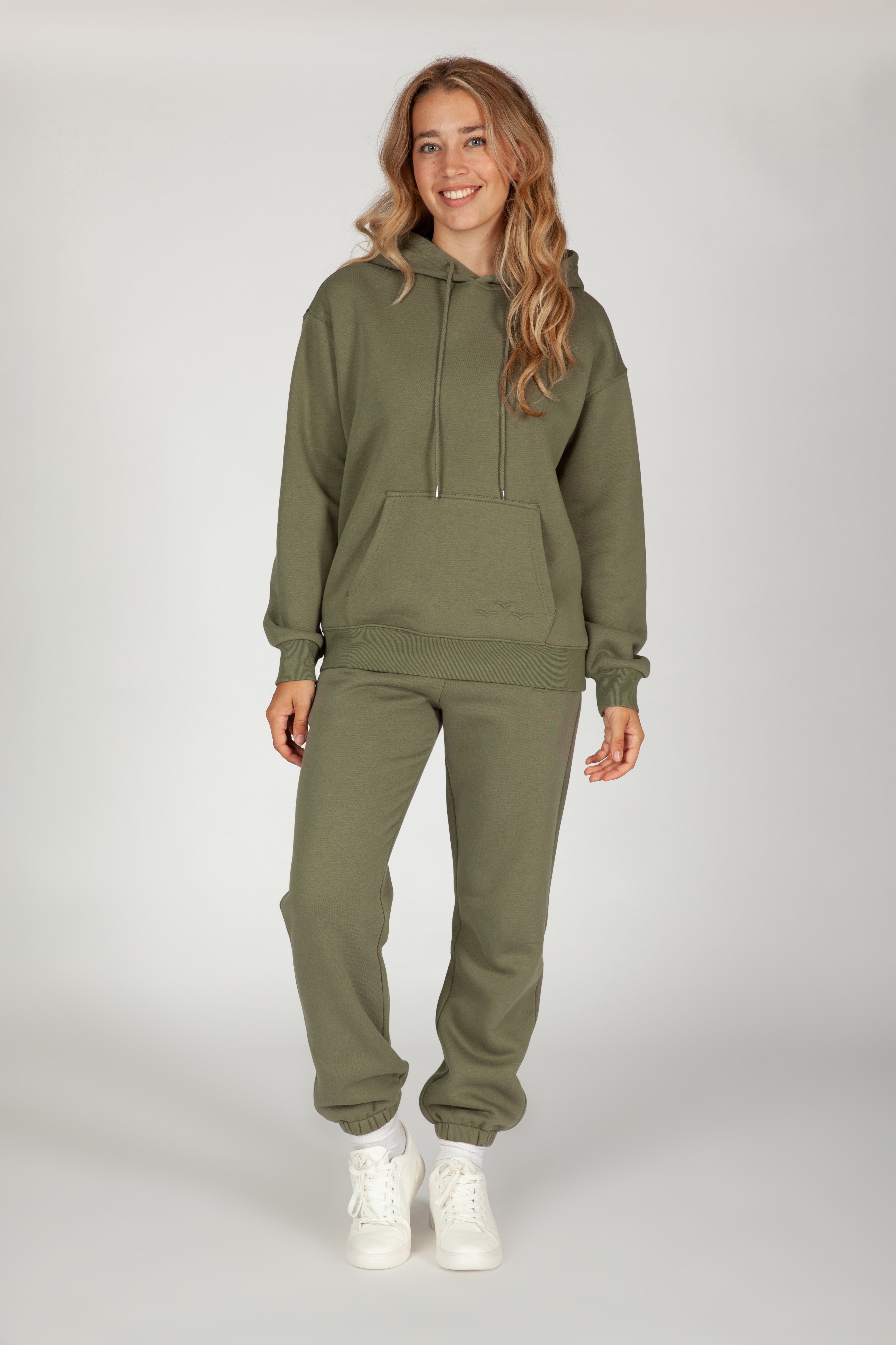 Women’s premium fleece relaxed sweatsuit set in olive