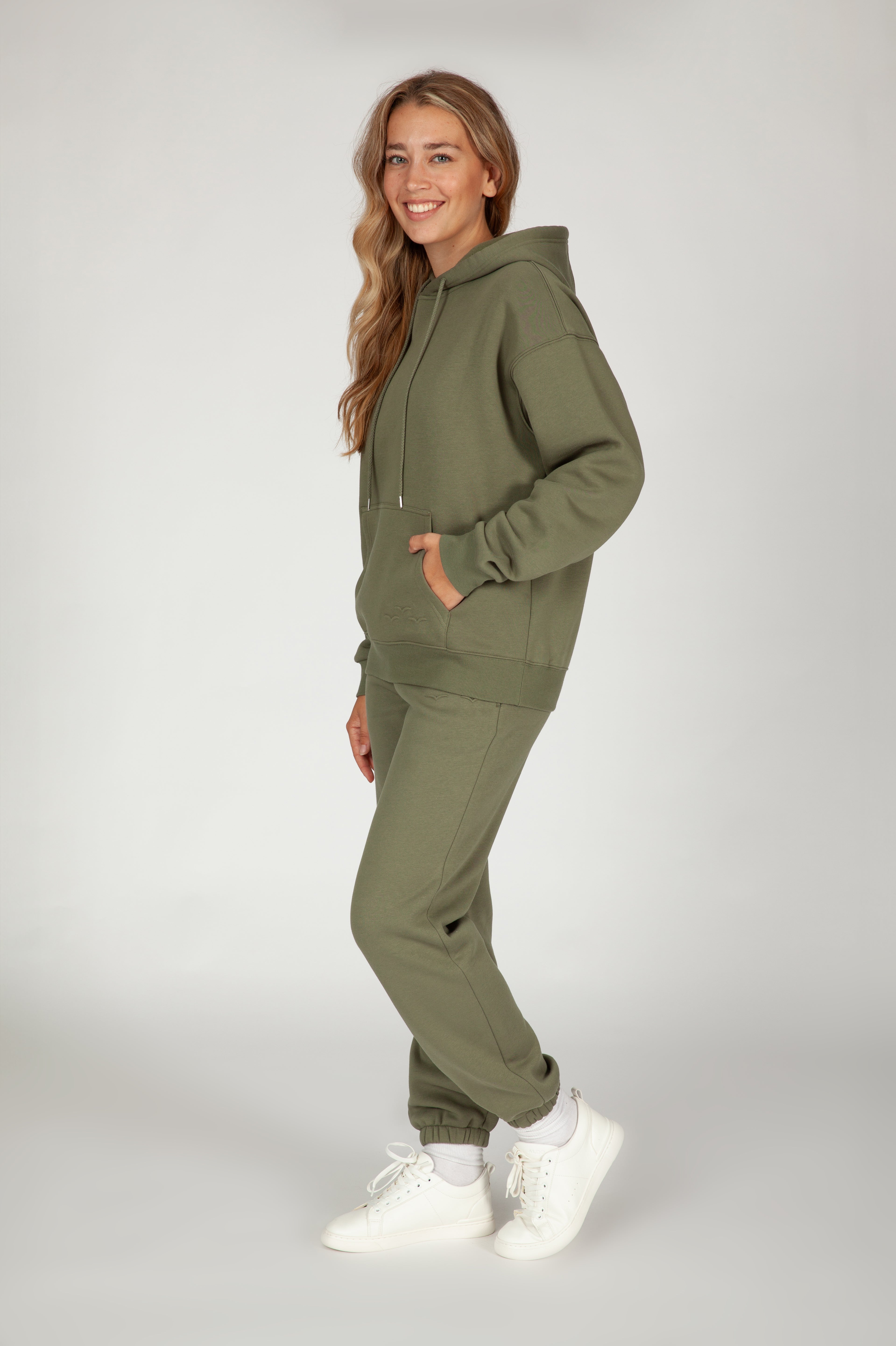 Women’s premium fleece relaxed sweatsuit set in olive