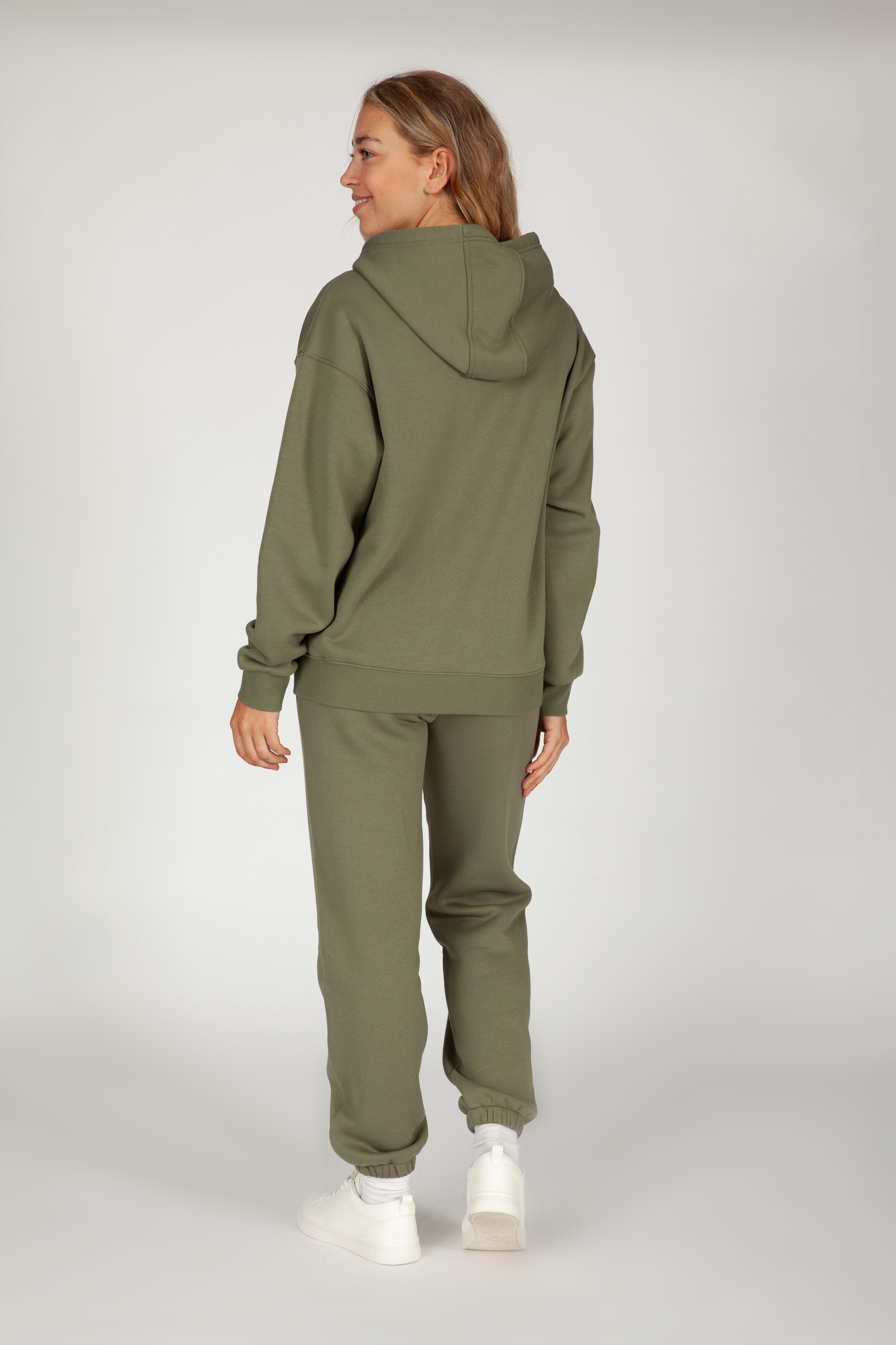 Women’s premium fleece relaxed sweatsuit set in olive