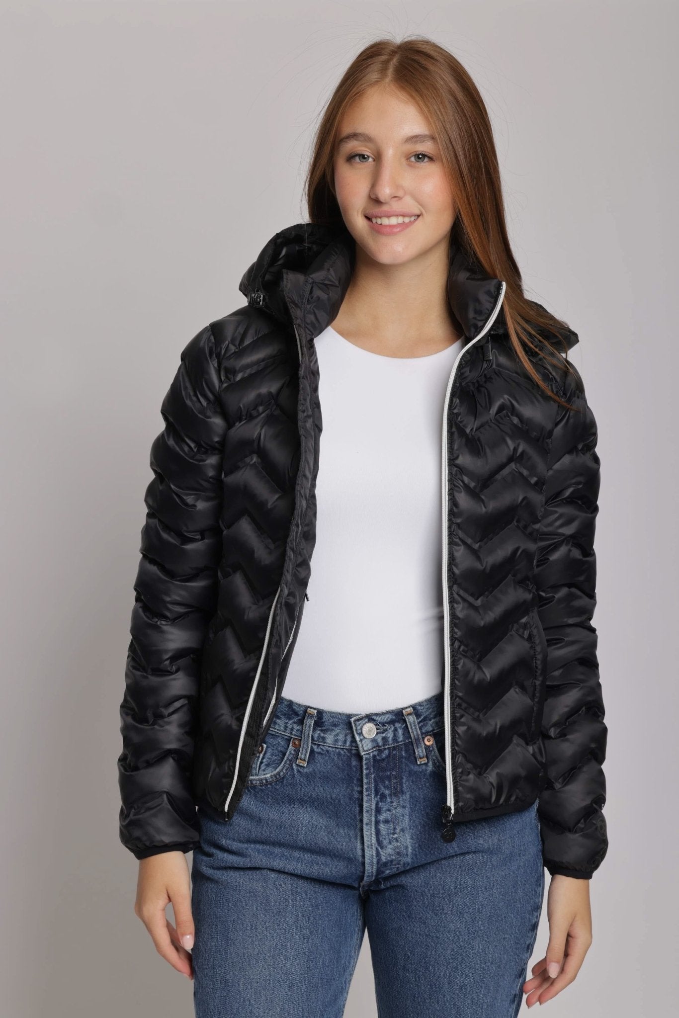 Women's packable puffer jacket in black - Lazypants