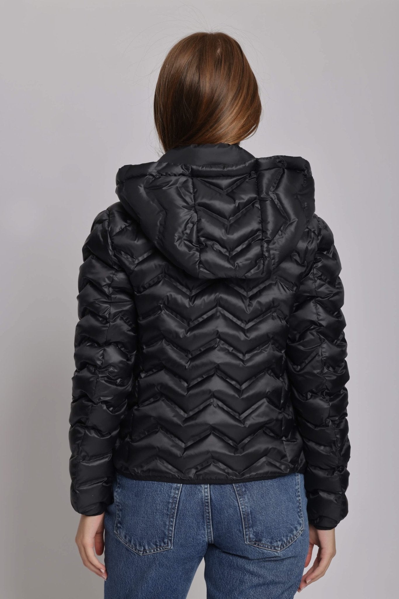 Women's packable puffer jacket in black - Lazypants