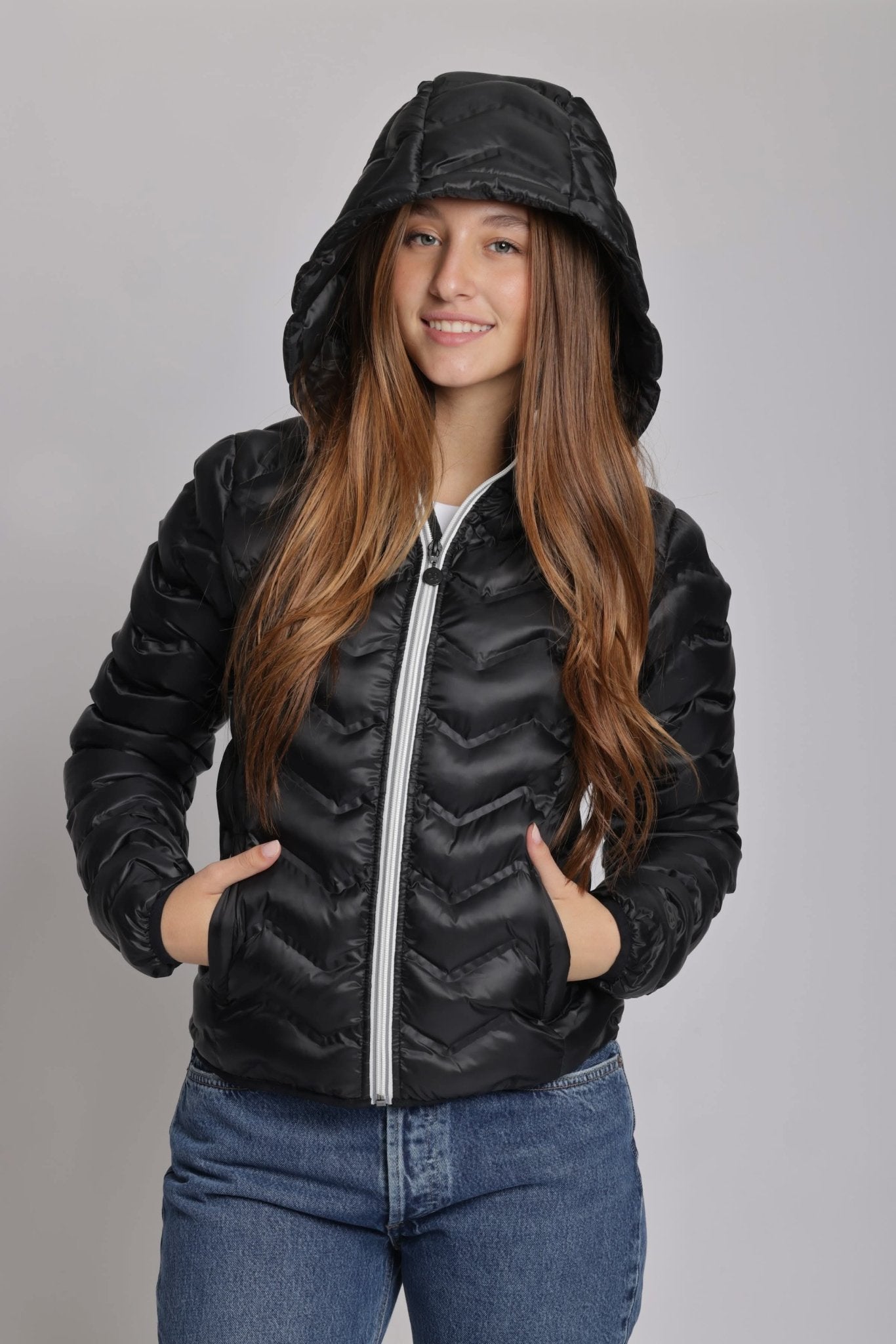 Women's packable puffer jacket in black - Lazypants